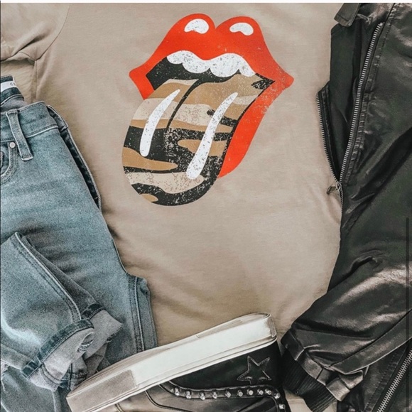 🌟LAST ONE🌟 Camo Rolling Stones Tee! - Picture 2 of 2
